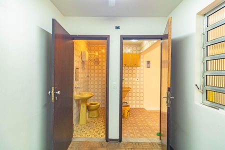 Casa à venda com 250m², 4 quartos e 2 vagas Casa à venda com 250m², 4 quartos e 2 vagasBanheiro de Serviço