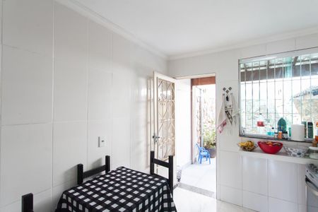 Casa à venda com 140m², 2 quartos e 2 vagasCozinha