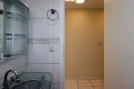 Apartamento à venda com 66m², 2 quartos e 2 vagasBanheiro Social