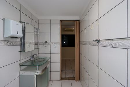 Apartamento à venda com 66m², 2 quartos e 2 vagasBanheiro da Suíte