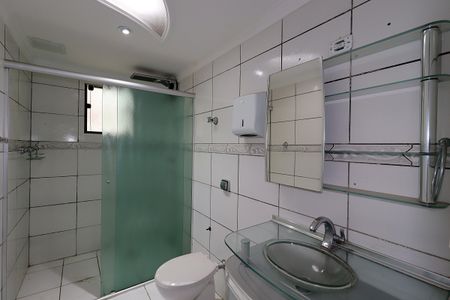 Apartamento à venda com 66m², 2 quartos e 2 vagasBanheiro da Suíte