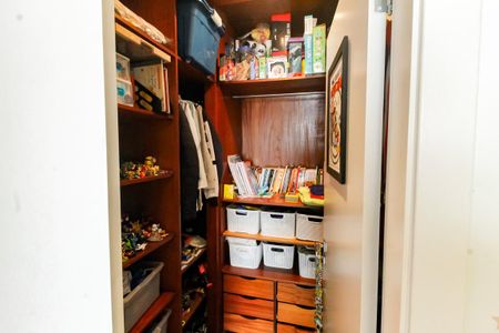 Apartamento à venda com 154m², 3 quartos e 3 vagas Apartamento à venda com 154m², 3 quartos e 3 vagasCloset da suíte 2