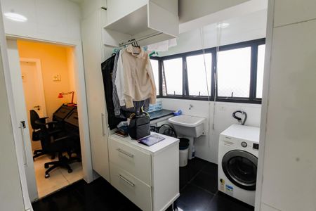 Apartamento à venda com 154m², 3 quartos e 3 vagas Apartamento à venda com 154m², 3 quartos e 3 vagasÁrea de Serviço