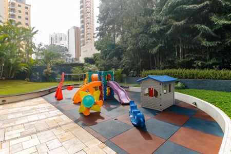 Apartamento à venda com 154m², 3 quartos e 3 vagas Apartamento à venda com 154m², 3 quartos e 3 vagasÁrea comum - Playground