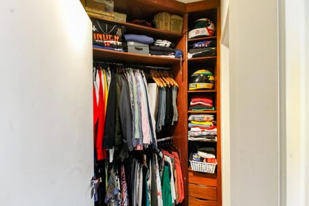 Apartamento à venda com 154m², 3 quartos e 3 vagas Apartamento à venda com 154m², 3 quartos e 3 vagasCloset da suíte 3