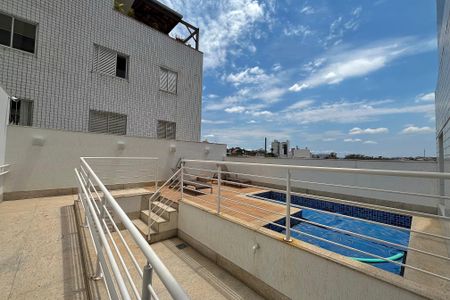Apartamento à venda com 221m², 3 quartos e 2 vagasÁrea comum - Piscina