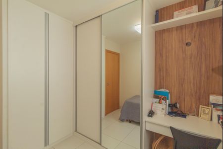 Apartamento à venda com 221m², 3 quartos e 2 vagasQuarto 2