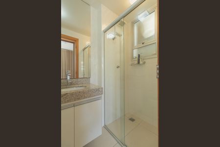 Apartamento à venda com 221m², 3 quartos e 2 vagasBanheiro da Suite