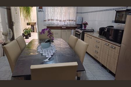 Casa à venda com 161m², 3 quartos e 2 vagasFoto 02
