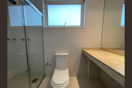 Casa de condomínio à venda com 872m², 6 quartos e 6 vagas Casa de condomínio à venda com 872m², 6 quartos e 6 vagasBanheiro Social