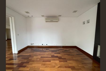 Casa de condomínio à venda com 872m², 6 quartos e 6 vagas Casa de condomínio à venda com 872m², 6 quartos e 6 vagasSala 2