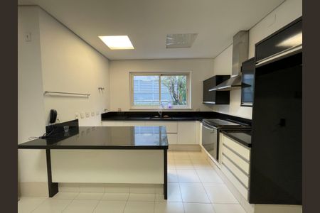 Casa de condomínio à venda com 872m², 6 quartos e 6 vagas Casa de condomínio à venda com 872m², 6 quartos e 6 vagasCozinha