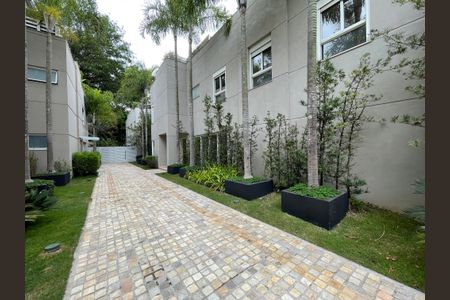 Casa de condomínio à venda com 872m², 6 quartos e 6 vagas Casa de condomínio à venda com 872m², 6 quartos e 6 vagasFachada