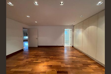 Casa de condomínio à venda com 872m², 6 quartos e 6 vagas Casa de condomínio à venda com 872m², 6 quartos e 6 vagasSuíte 2