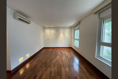 Casa de condomínio à venda com 872m², 6 quartos e 6 vagas Casa de condomínio à venda com 872m², 6 quartos e 6 vagasSuíte 2