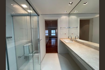 Casa de condomínio à venda com 872m², 6 quartos e 6 vagas Casa de condomínio à venda com 872m², 6 quartos e 6 vagasBanheiro da Suíte 2