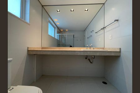 Casa de condomínio à venda com 872m², 6 quartos e 6 vagas Casa de condomínio à venda com 872m², 6 quartos e 6 vagasBanheiro Social