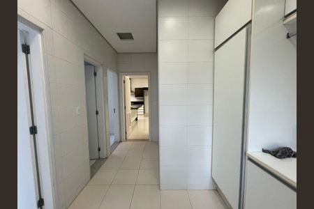 Casa de condomínio à venda com 872m², 6 quartos e 6 vagas Casa de condomínio à venda com 872m², 6 quartos e 6 vagasÁrea de Serviço