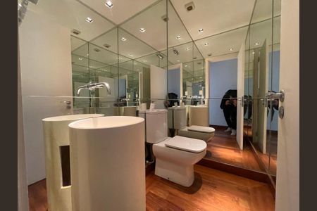 Casa de condomínio à venda com 872m², 6 quartos e 6 vagas Casa de condomínio à venda com 872m², 6 quartos e 6 vagasLavabo