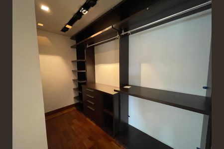 Casa de condomínio à venda com 872m², 6 quartos e 6 vagas Casa de condomínio à venda com 872m², 6 quartos e 6 vagasSuíte 3