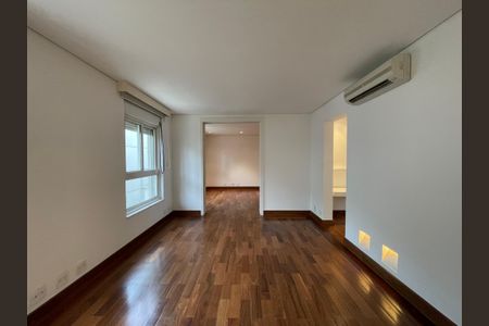 Casa de condomínio à venda com 872m², 6 quartos e 6 vagas Casa de condomínio à venda com 872m², 6 quartos e 6 vagasSuíte 2