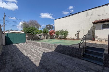 Casa à venda com 180m², 3 quartos e 4 vagasQuintal