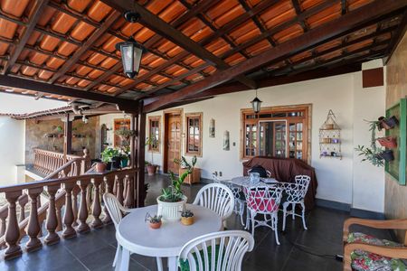 Casa à venda com 180m², 3 quartos e 4 vagasVaranda