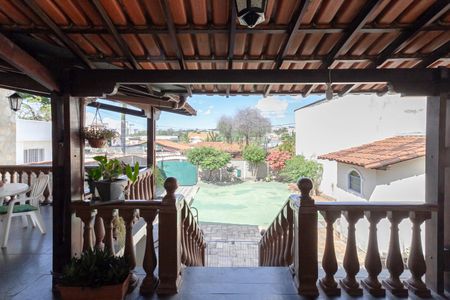 Casa à venda com 180m², 3 quartos e 4 vagasVaranda