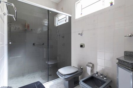 Casa à venda com 180m², 3 quartos e 4 vagasBanheiro da suíte 