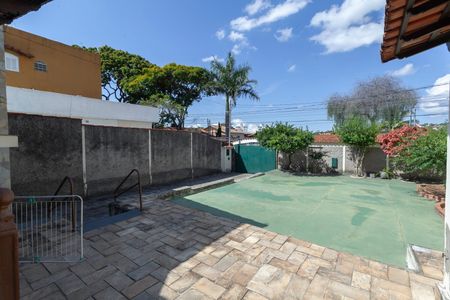 Casa à venda com 180m², 3 quartos e 4 vagasQuintal
