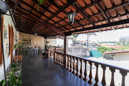 Casa à venda com 180m², 3 quartos e 4 vagasVaranda