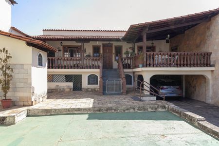 Casa à venda com 180m², 3 quartos e 4 vagasFachada