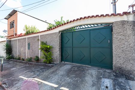 Casa à venda com 180m², 3 quartos e 4 vagasFachada