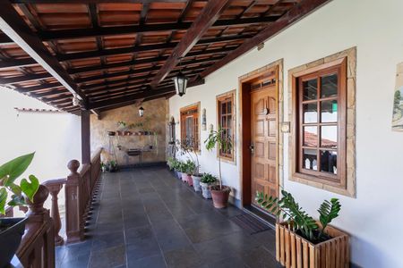 Casa à venda com 180m², 3 quartos e 4 vagasVaranda