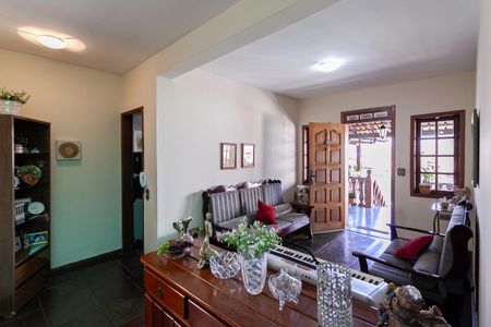 Casa à venda com 180m², 3 quartos e 4 vagasSala 1