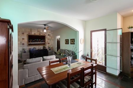 Casa à venda com 180m², 3 quartos e 4 vagasSala 2