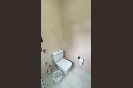 Casa à venda com 230m², 3 quartos e 5 vagas Casa à venda com 230m², 3 quartos e 5 vagasBanheiro da Suíte 2