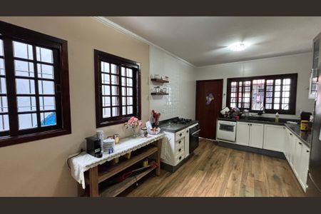 Casa à venda com 230m², 3 quartos e 5 vagas Casa à venda com 230m², 3 quartos e 5 vagasCozinha