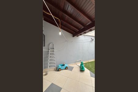 Casa à venda com 230m², 3 quartos e 5 vagas Casa à venda com 230m², 3 quartos e 5 vagasQuintal