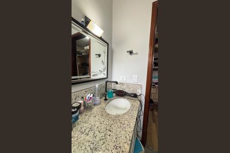 Casa à venda com 230m², 3 quartos e 5 vagas Casa à venda com 230m², 3 quartos e 5 vagasBanheiro da Suíte