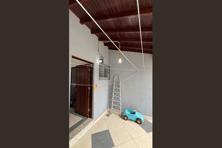 Casa à venda com 230m², 3 quartos e 5 vagas Casa à venda com 230m², 3 quartos e 5 vagasQuintal