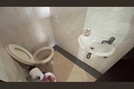 Casa à venda com 230m², 3 quartos e 5 vagas Casa à venda com 230m², 3 quartos e 5 vagasBanheiro de Serviço