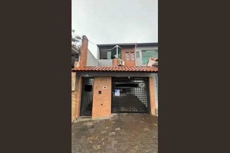 Casa à venda com 230m², 3 quartos e 5 vagas Casa à venda com 230m², 3 quartos e 5 vagasFachada