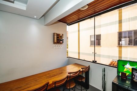 Sala de apartamento à venda com 3 quartos, 70m² em Serrano, Belo Horizonte