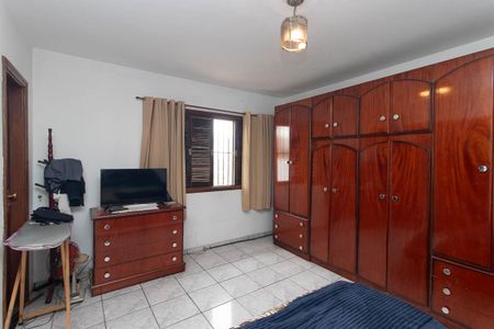 Casa para alugar com 244m², 4 quartos e 5 vagas Casa para alugar com 244m², 4 quartos e 5 vagasSuíte
