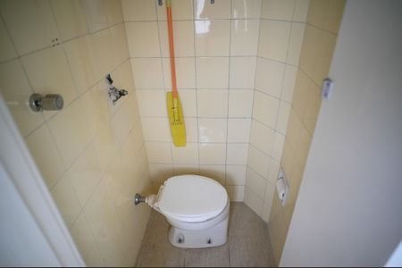 Apartamento à venda com 64m², 2 quartos e 1 vaga Apartamento à venda com 64m², 2 quartos e 1 vagaBanheiro de Serviço