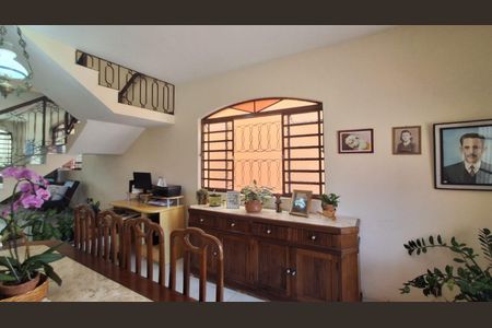 Casa à venda com 305m², 7 quartos e 4 vagas Casa à venda com 305m², 7 quartos e 4 vagasFoto 22