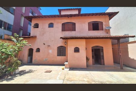 Casa à venda com 305m², 7 quartos e 4 vagas Casa à venda com 305m², 7 quartos e 4 vagasFoto 17