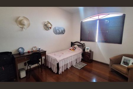 Casa à venda com 305m², 7 quartos e 4 vagas Casa à venda com 305m², 7 quartos e 4 vagasFoto 42