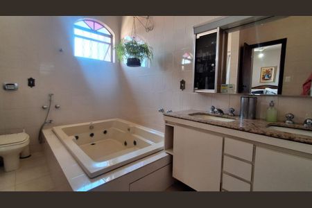 Casa à venda com 305m², 7 quartos e 4 vagas Casa à venda com 305m², 7 quartos e 4 vagasFoto 21